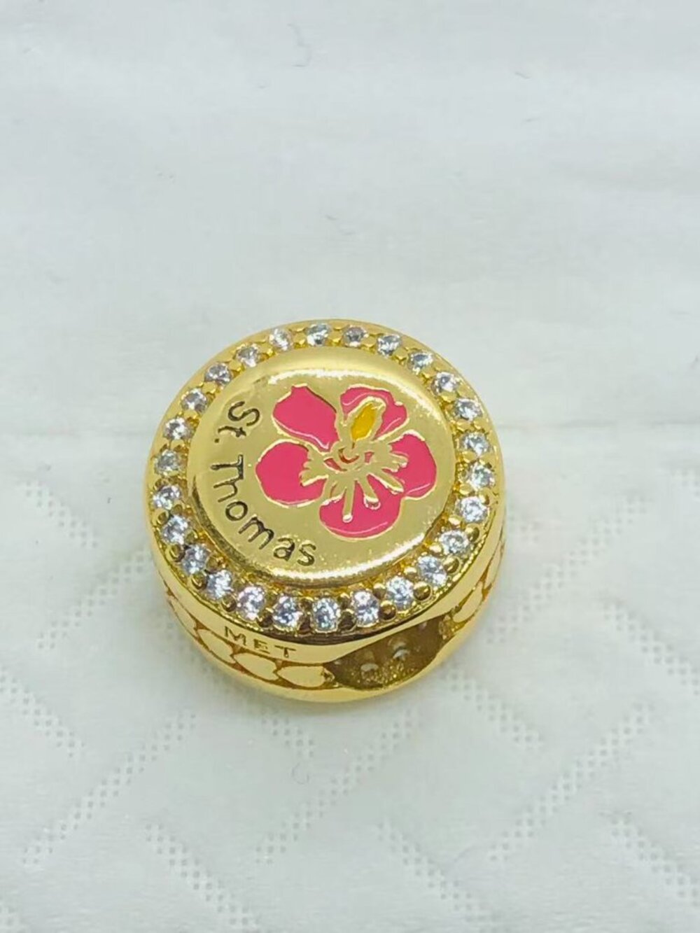 ✨ ✨Pandora Exclusive Island of Saint Thomas Sparkling Round Charm